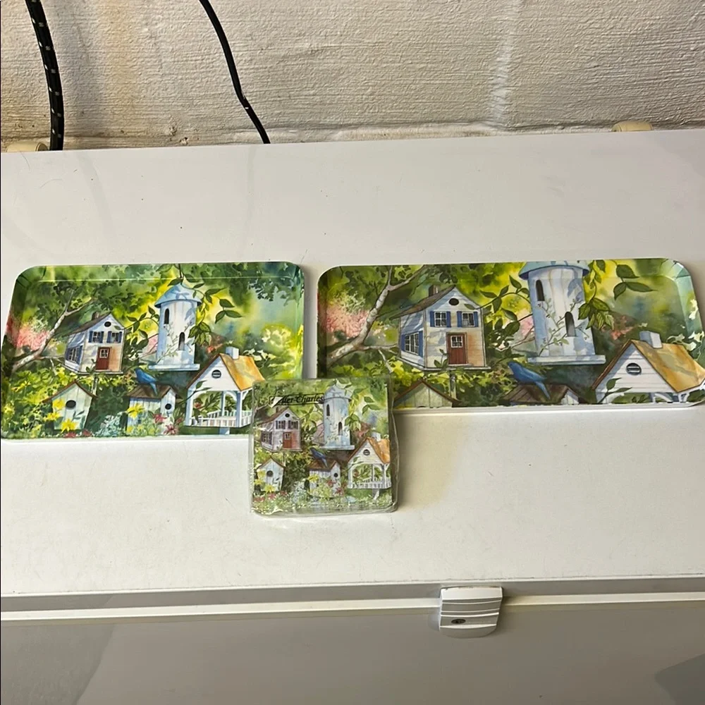 Green and White Birdhouse Theme